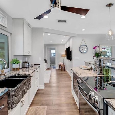 Inviting Lakeview Home L Pool L Close To Beaches جزيرة ماركو المظهر الخارجي الصورة