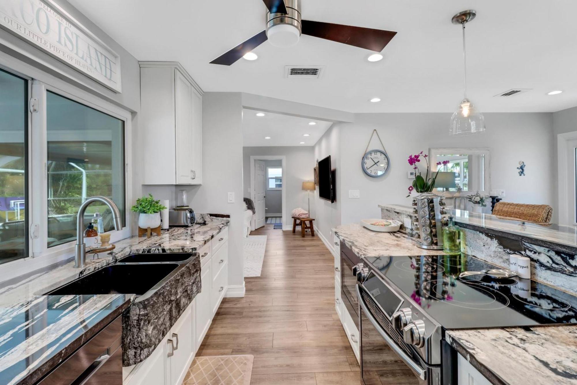 Inviting Lakeview Home L Pool L Close To Beaches جزيرة ماركو المظهر الخارجي الصورة