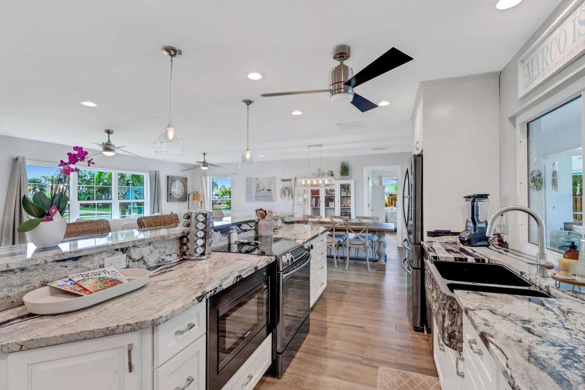 Inviting Lakeview Home L Pool L Close To Beaches جزيرة ماركو المظهر الخارجي الصورة